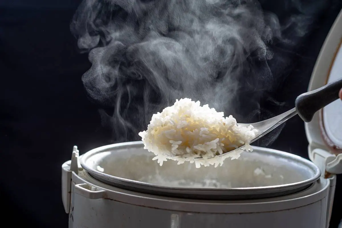 這樣煮白飯絕對不失敗！水原來要加到「這高度」，４步驟照做讓飯Ｑ軟彈牙