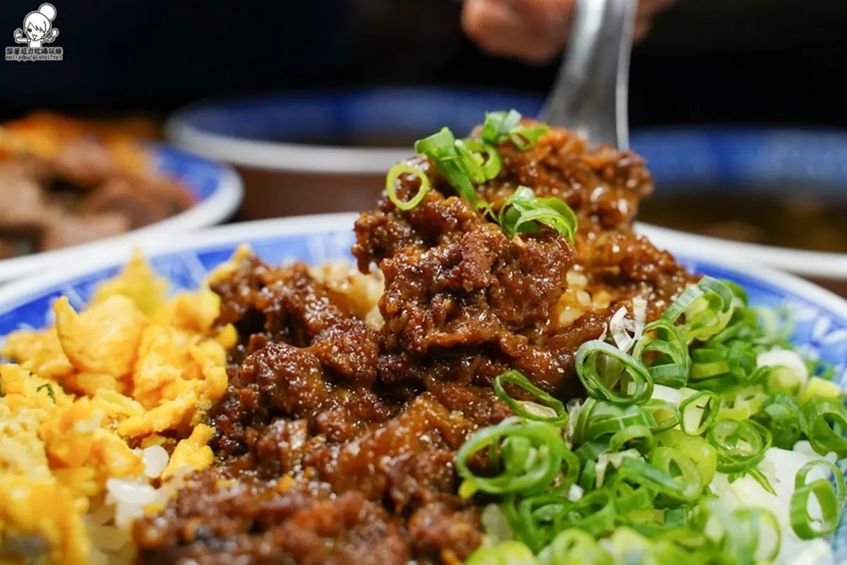 這碗只要50元!牛肉燥拌炒蛋、蔥花蛋太銷魂,限量「牛B飯」爽嗑鮮嫩牛排 這碗只要50元!牛肉燥拌炒蛋、蔥花蛋太銷魂,限量「牛B飯」爽嗑鮮嫩牛排