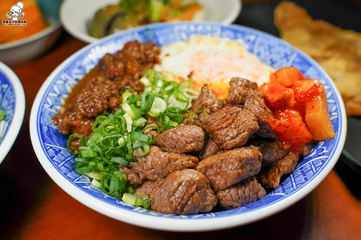 這碗只要50元!牛肉燥拌炒蛋、蔥花蛋太銷魂,限量「牛B飯」爽嗑鮮嫩牛排 這碗只要50元!牛肉燥拌炒蛋、蔥花蛋太銷魂,限量「牛B飯」爽嗑鮮嫩牛排