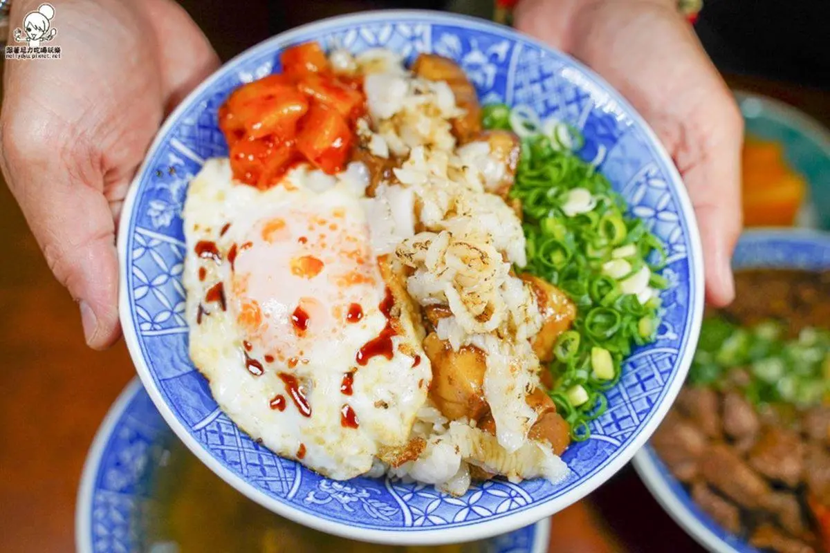 這碗只要50元!牛肉燥拌炒蛋、蔥花蛋太銷魂,限量「牛B飯」爽嗑鮮嫩牛排 這碗只要50元!牛肉燥拌炒蛋、蔥花蛋太銷魂,限量「牛B飯」爽嗑鮮嫩牛排