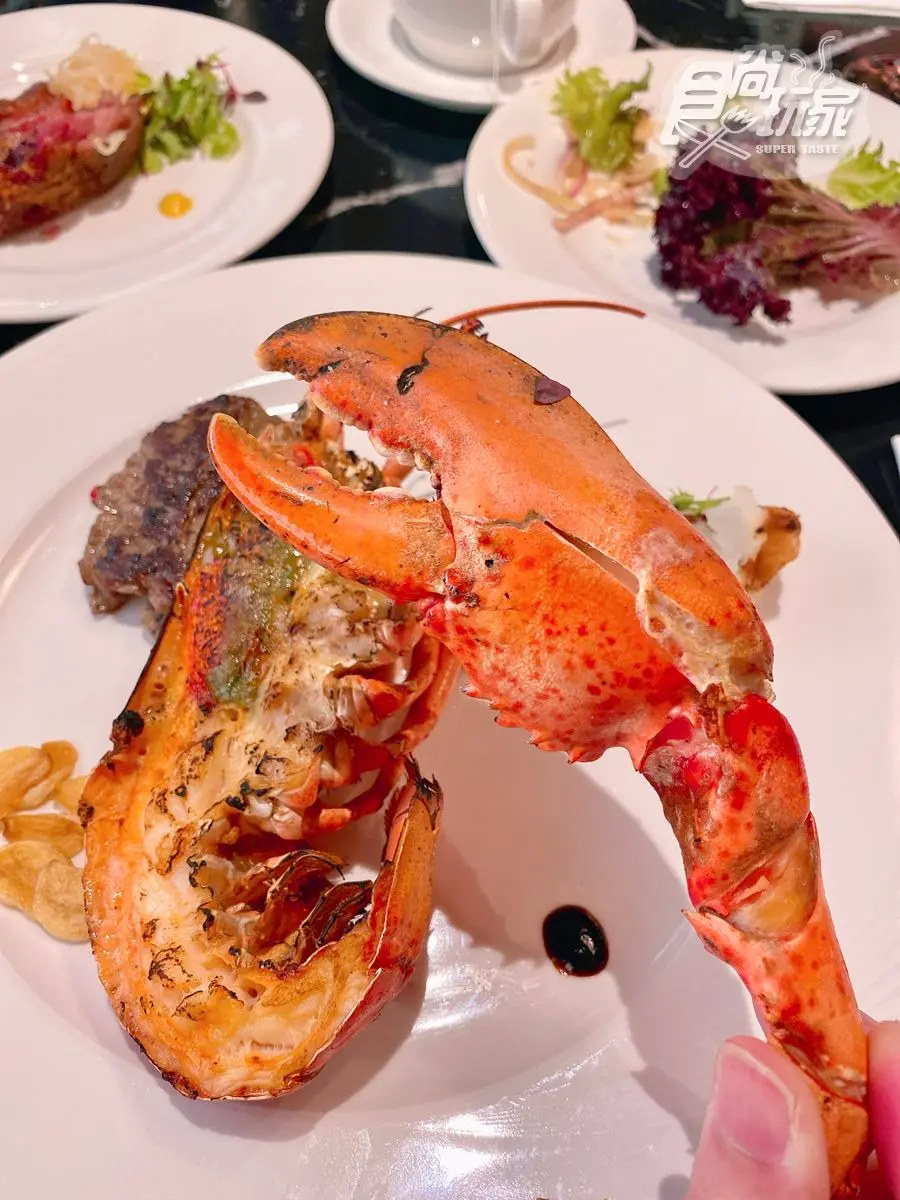 台版京都飯店大變身！台南「天下南隅」吃九宮格虱目魚粥、黑膠唱片機免費用