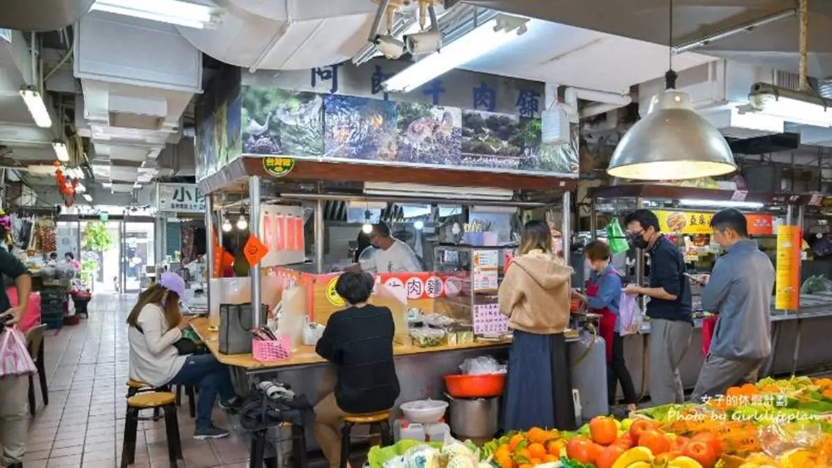「阿郎牛肉麵」在中研市場內，鄰近中央研究院。（圖片來源：女子的休假計劃）