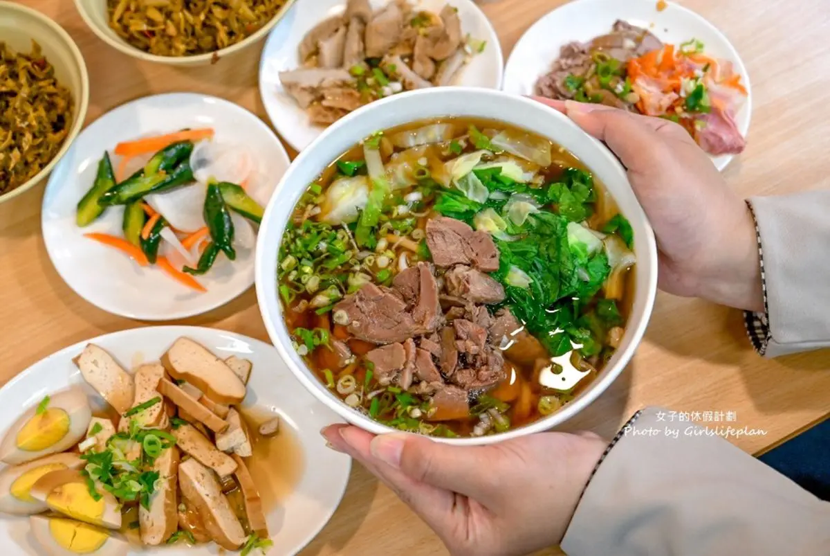 台北竟有70元牛肉麵!大碗公裝好裝滿2人吃也夠,隱身市場內行才懂吃 台北竟有70元牛肉麵!大碗公裝好裝滿2人吃也夠,隱身市場內行才懂吃