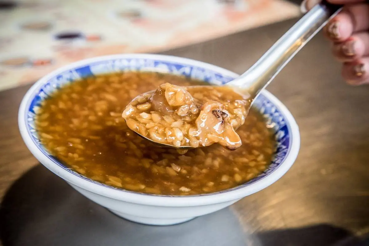 台北超強老店聚集地！華西街夜市６必吃：蕭敬騰最愛麵店、60年蚵仔滷肉飯