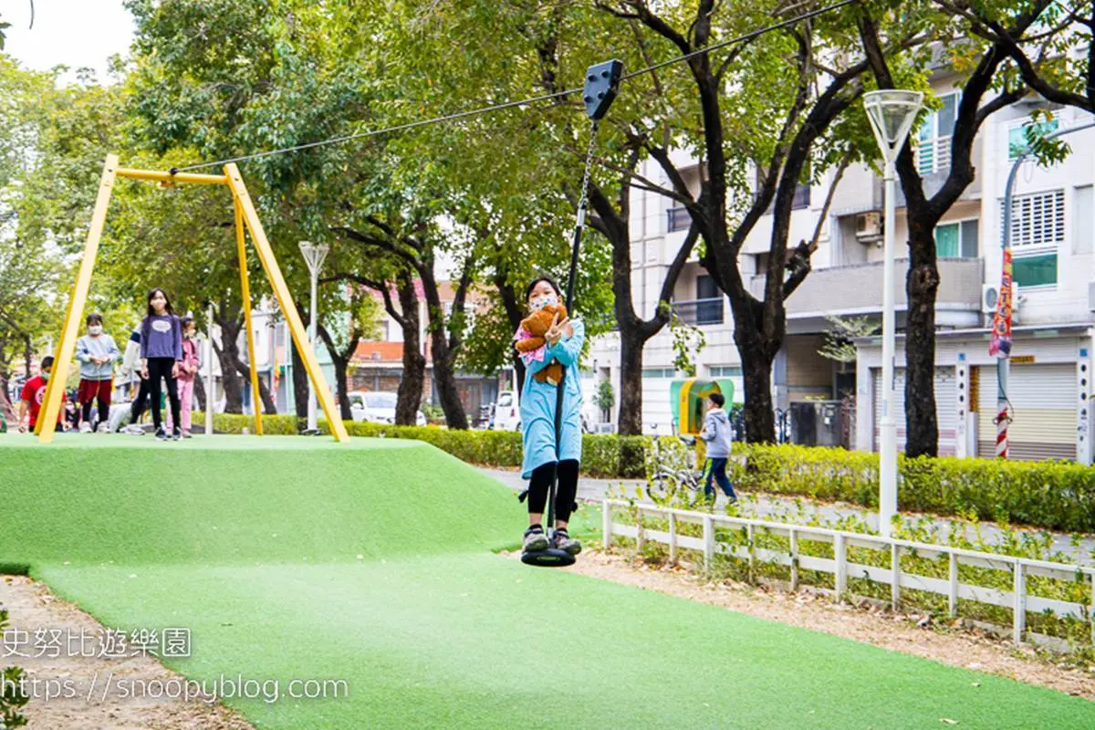 高雄公園變身《三隻小豬》世界!軟萌豬豬、大野狼免費拍,放電衝30米長溜索 高雄公園變身《三隻小豬》世界!軟萌豬豬、大野狼免費拍,放電衝30米長溜索