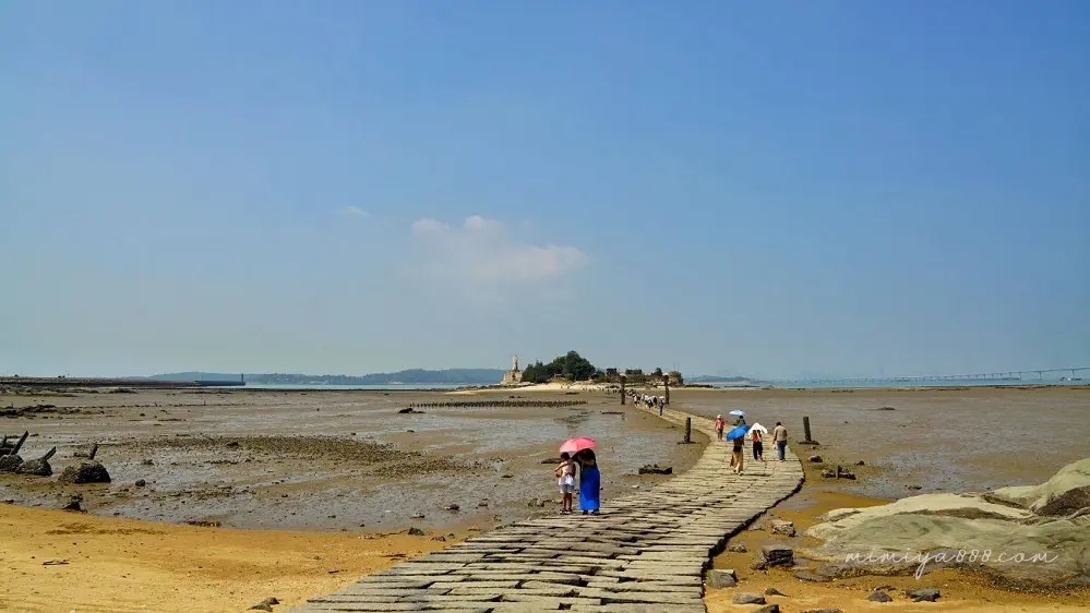 金門也有摩西分海!時間限定徒步走上「海中島」,絕美夕陽、牡蠣人都必拍 金門也有摩西分海!時間限定徒步走上「海中島」,絕美夕陽、牡蠣人都必拍