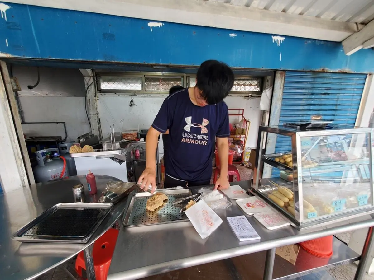 暑假限定60元玩整天!衝宜蘭「湧泉游泳池」爽玩3層樓滑水道,再嗑現炸雞排 暑假限定60元玩整天!衝宜蘭「湧泉游泳池」爽玩3層樓滑水道,再嗑現炸雞排