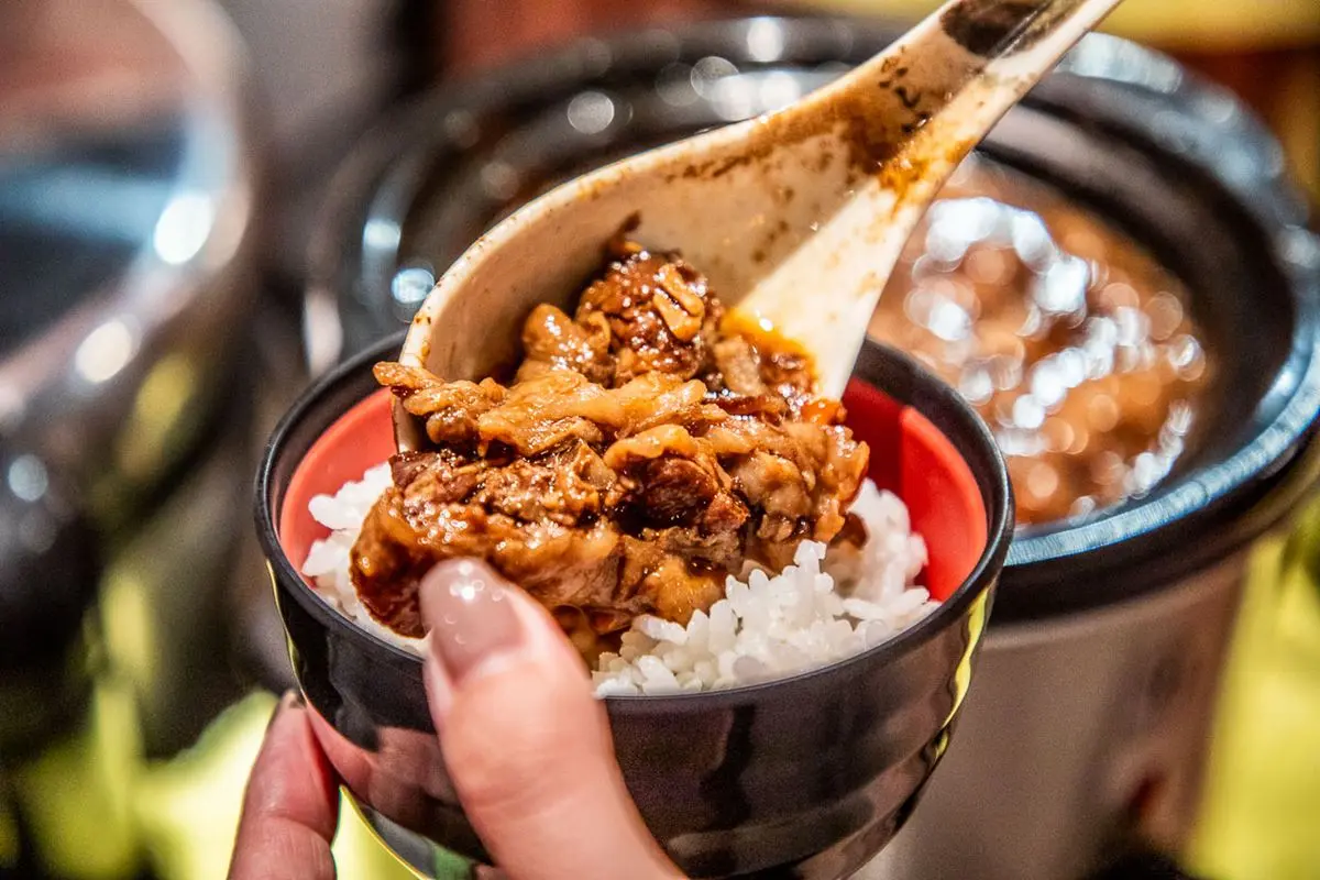 桃園高CP值牛排！220元起自助吧牛筋湯、牛滷飯、冰品吃到飽，壽星享85折優惠