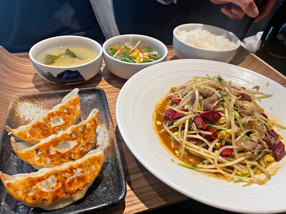 日本人最愛這樣吃！嗑拉麵、煎餃、炒麵通通配白飯，竟是因為「２原因」（中獎公布）