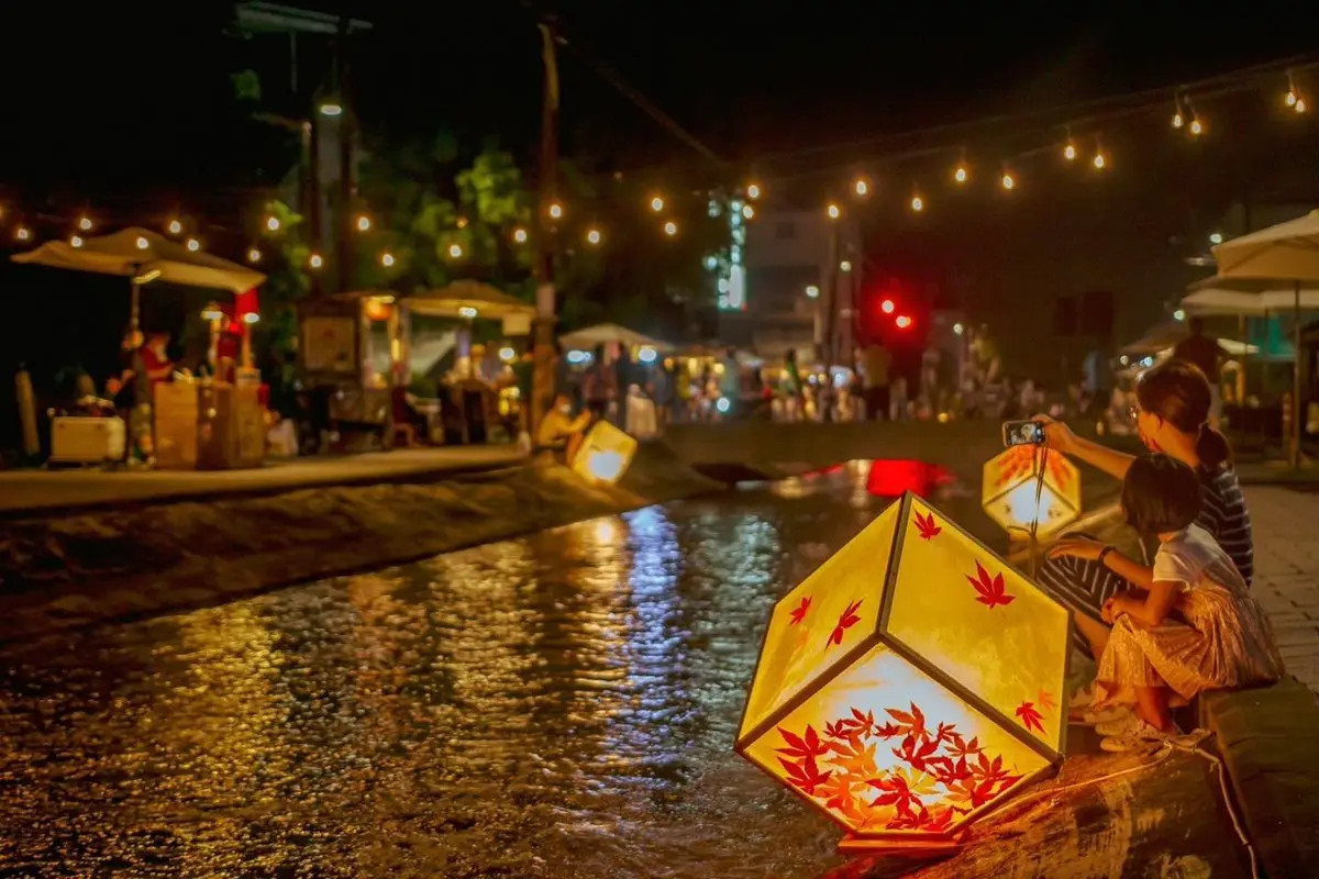 「高雄最美水上光影節」正式開跑!衝「台版小樽運河」拍浪漫紙燈、逛小市集 「高雄最美水上光影節」正式開跑!衝「台版小樽運河」拍浪漫紙燈、逛小市集