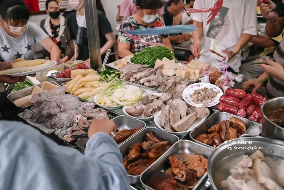 嘉義「涼菜魯熟肉天王」在這！無招牌擠滿人排隊搶夾，在地最愛台式早午餐