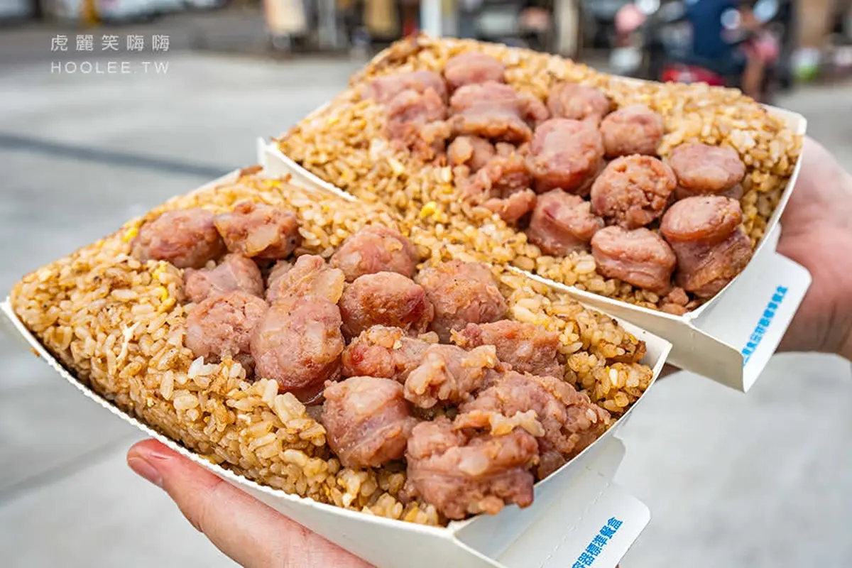 高雄楠梓美食推薦TOP14!14元彈牙肉圓、平價爆量炒飯、人氣蒜味蟹腳 楠梓美食:阿嬤炒飯|爆量炒飯傳奇
