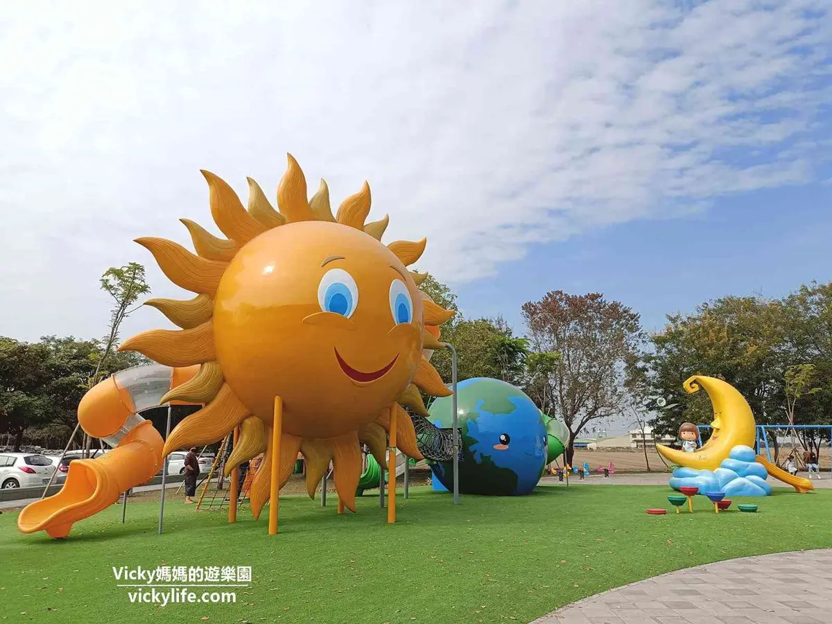 玩到斷電也不想走!屏東9家「免門票公園」:11米高闖關塔、巨型洋蔥溜滑梯 玩到斷電也不想走!屏東9家「免門票公園」:11米高闖關塔、巨型洋蔥溜滑梯