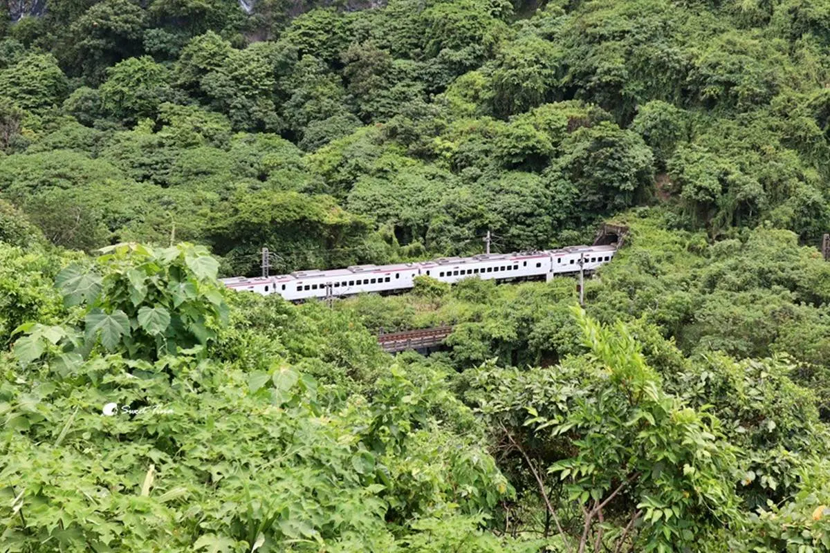 Outdoor咖必訪!花蓮6條消暑步道:10分鐘輕鬆攻頂、絕美水廉洞、瀑布祕境 Outdoor咖必訪!花蓮6條消暑步道:10分鐘輕鬆攻頂、絕美水廉洞、瀑布祕境