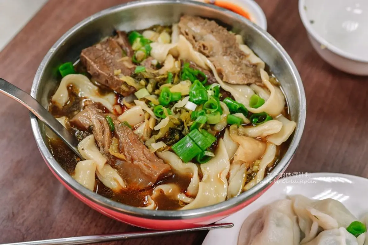 隱身地下連獲6年米其林!萬華「老字號牛肉麵」飄香74年,手切家常麵超入味 隱身地下連獲6年米其林!萬華「老字號牛肉麵」飄香74年,手切家常麵超入味