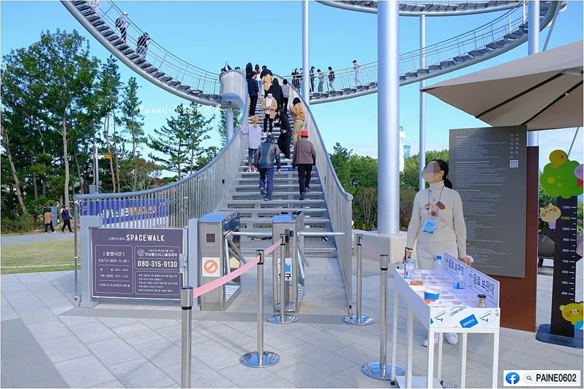 「用走的」雲霄飛車！免門票25公尺高「魔王級天空步道」，必拍超美鋼鐵愛心