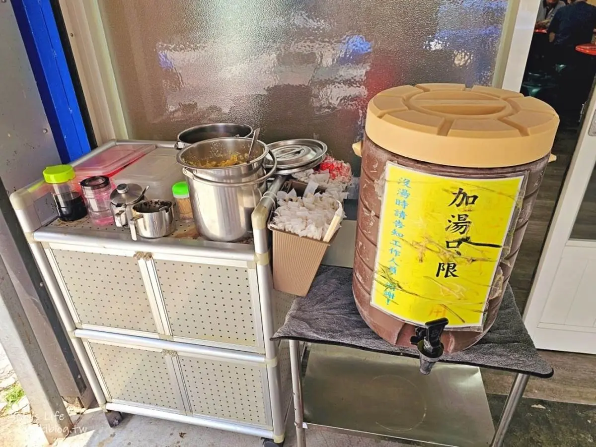 60元牛肉湯太佛心!給料不手軟還免費續湯,銅板價沙茶牛燴飯也必點 60元牛肉湯太佛心!給料不手軟還免費續湯,銅板價沙茶牛燴飯也必點