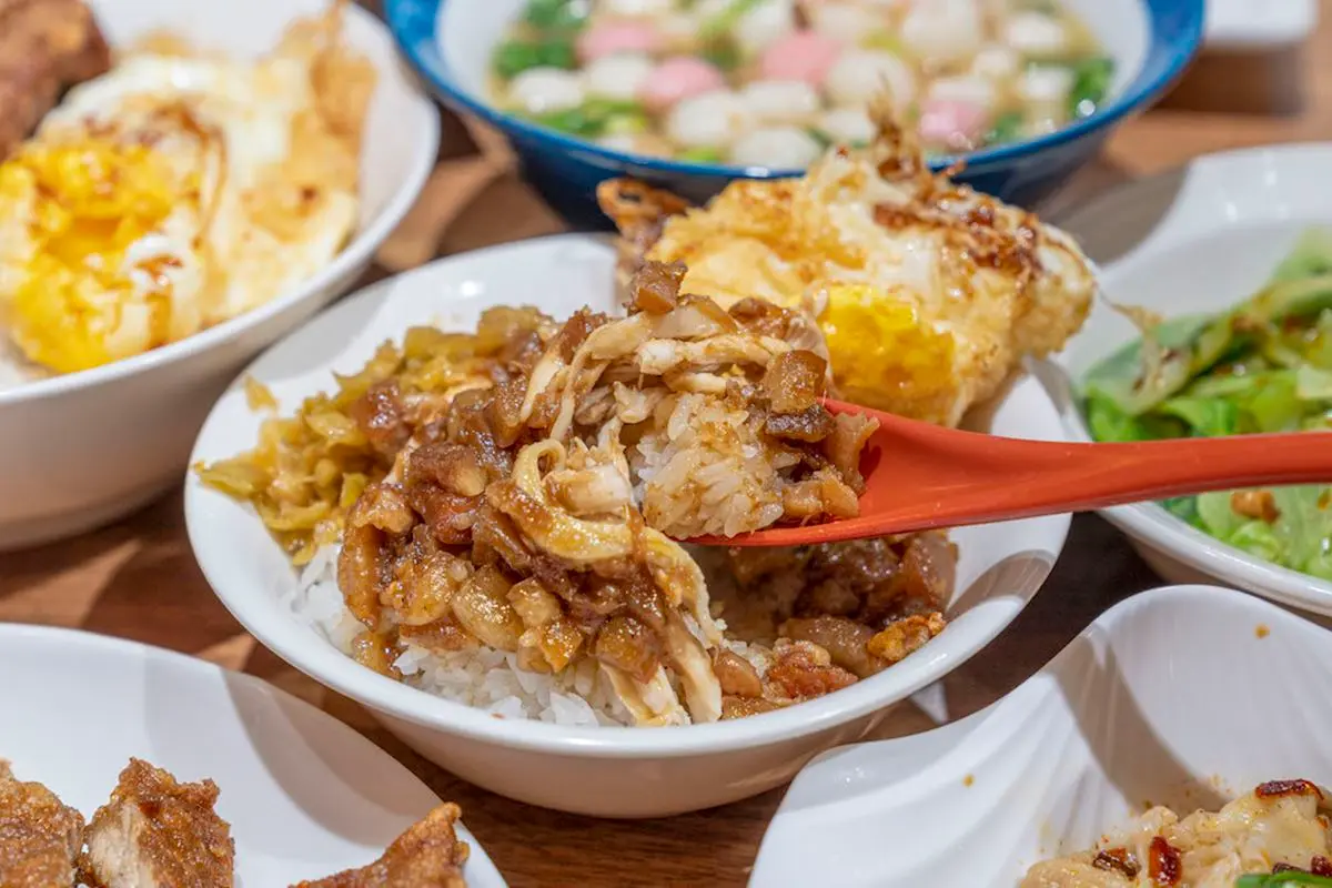 羅東不只逛夜市！在地人都吃這６家：老店米苔目、炸蛋雞魯飯、秒殺胡椒餅