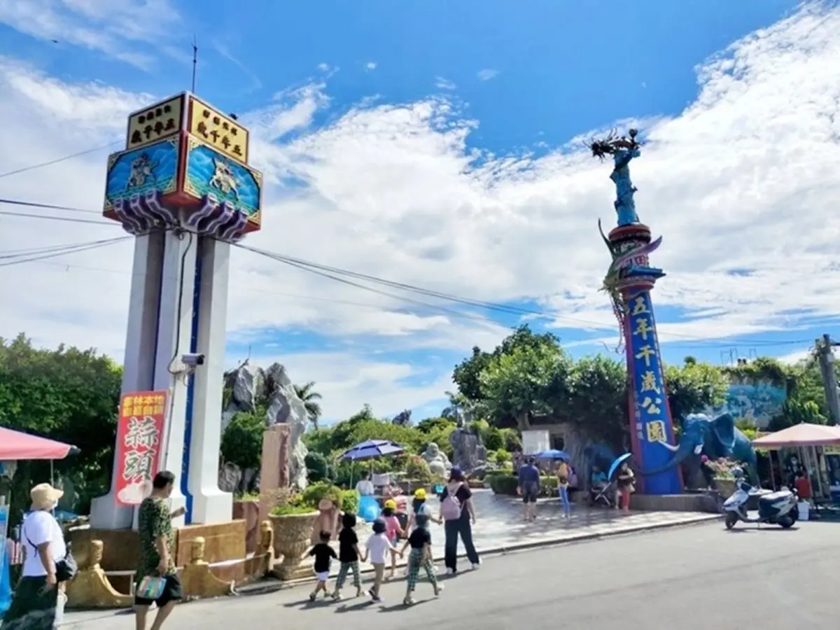 雲林免費景點推薦TOP12:飛天鵝溜滑梯、彩色松鼠公園、1秒飛泰國的台版大皇宮 雲林親子景點推薦:五年千歲公園