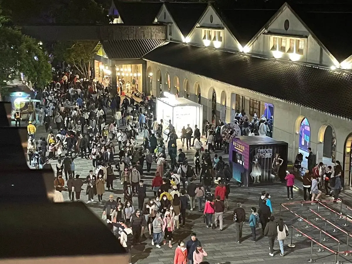 「2023白晝之夜」在信義區！必逛９大亮點：路邊電影院、超萌「貓市長」上任