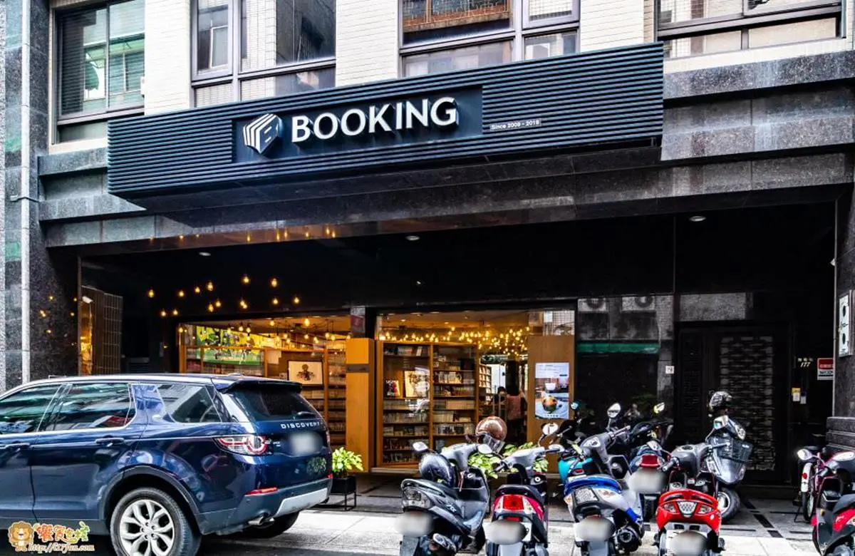 低消１杯飲料不限時看到飽！高雄「六星級書店」搶拍百坪書牆，還有超萌陸龜