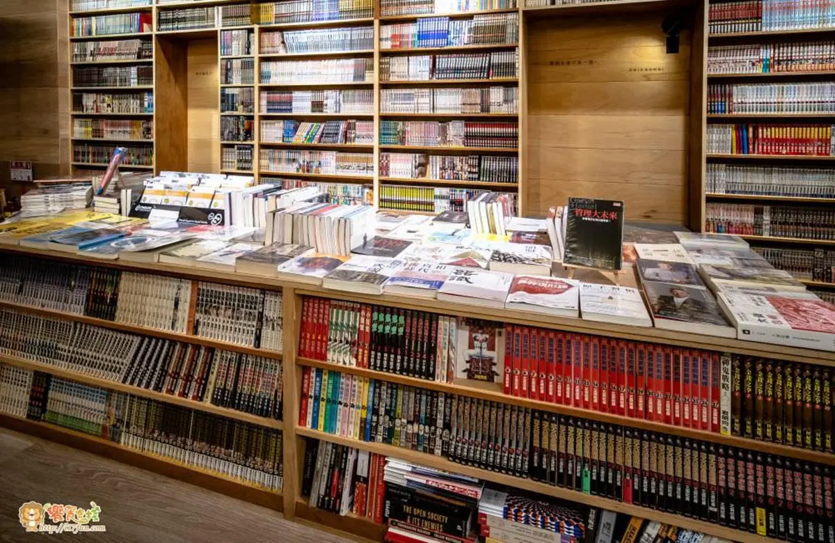 低消１杯飲料不限時看到飽！高雄「六星級書店」搶拍百坪書牆，還有超萌陸龜