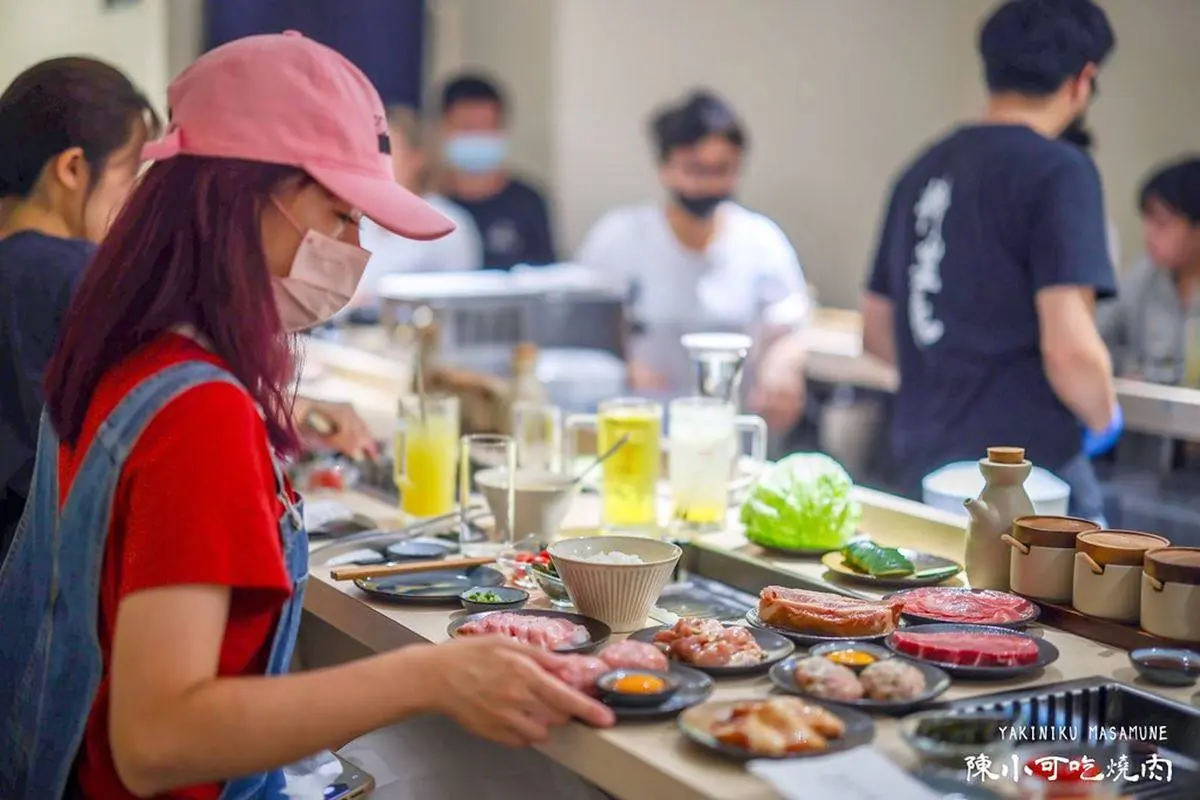 １人吃飯不孤單！台北/新北７間單人燒肉推薦：肉盤66元、迴轉吃到飽、暢飲