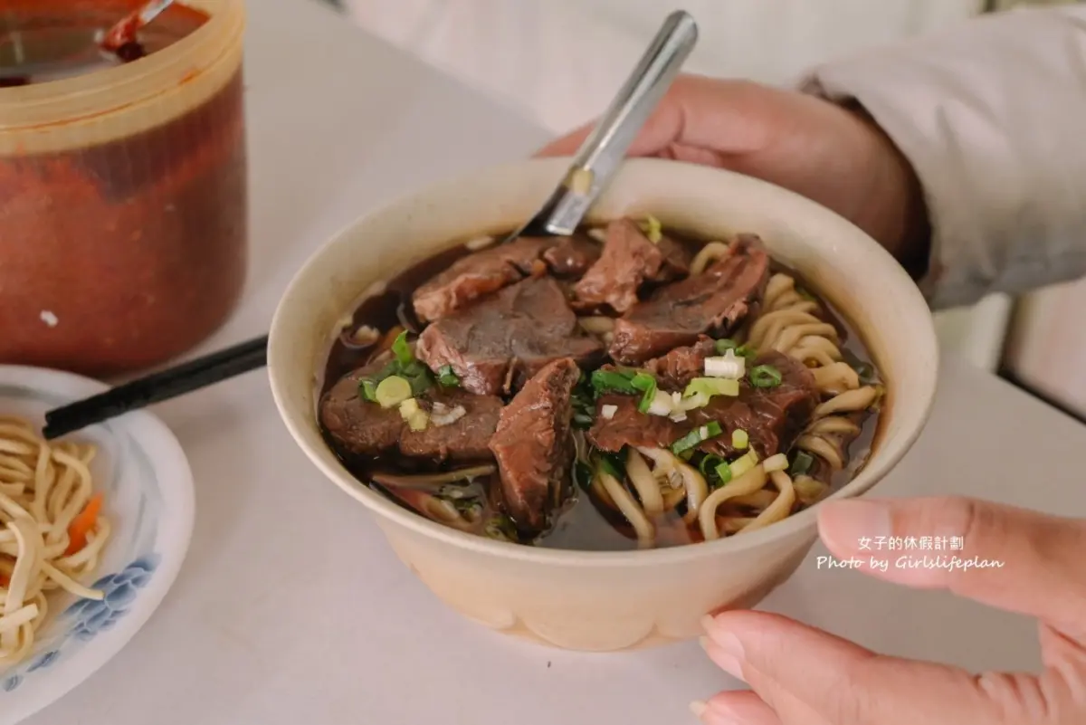 24小時都能吃!台北「高CP值牛肉麵」免費加湯喝到飽,必加銷魂辣牛油尬酸菜 24小時都能吃!台北「高CP值牛肉麵」免費加湯喝到飽,必加銷魂辣牛油尬酸菜