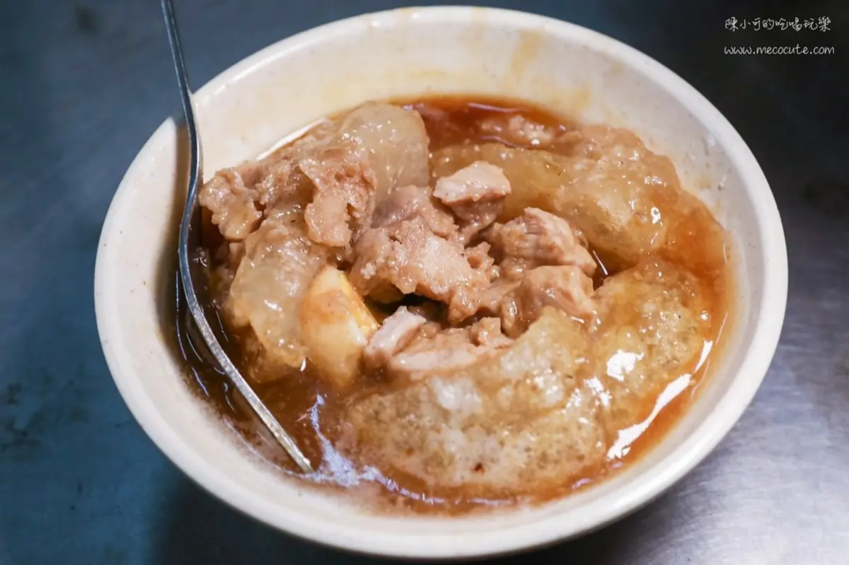 連假排到上新聞！彰化50年「脆皮肉圓」熟客狂買千元，包香菇＋炸蛋外酥內Ｑ