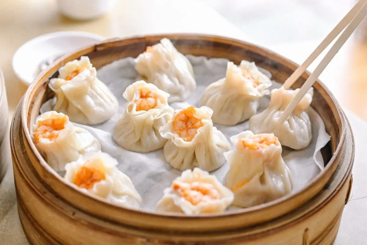 逛南門市場順路吃！捷運中正紀念堂站６美食：網推平民版鼎泰豐、老建中麵店