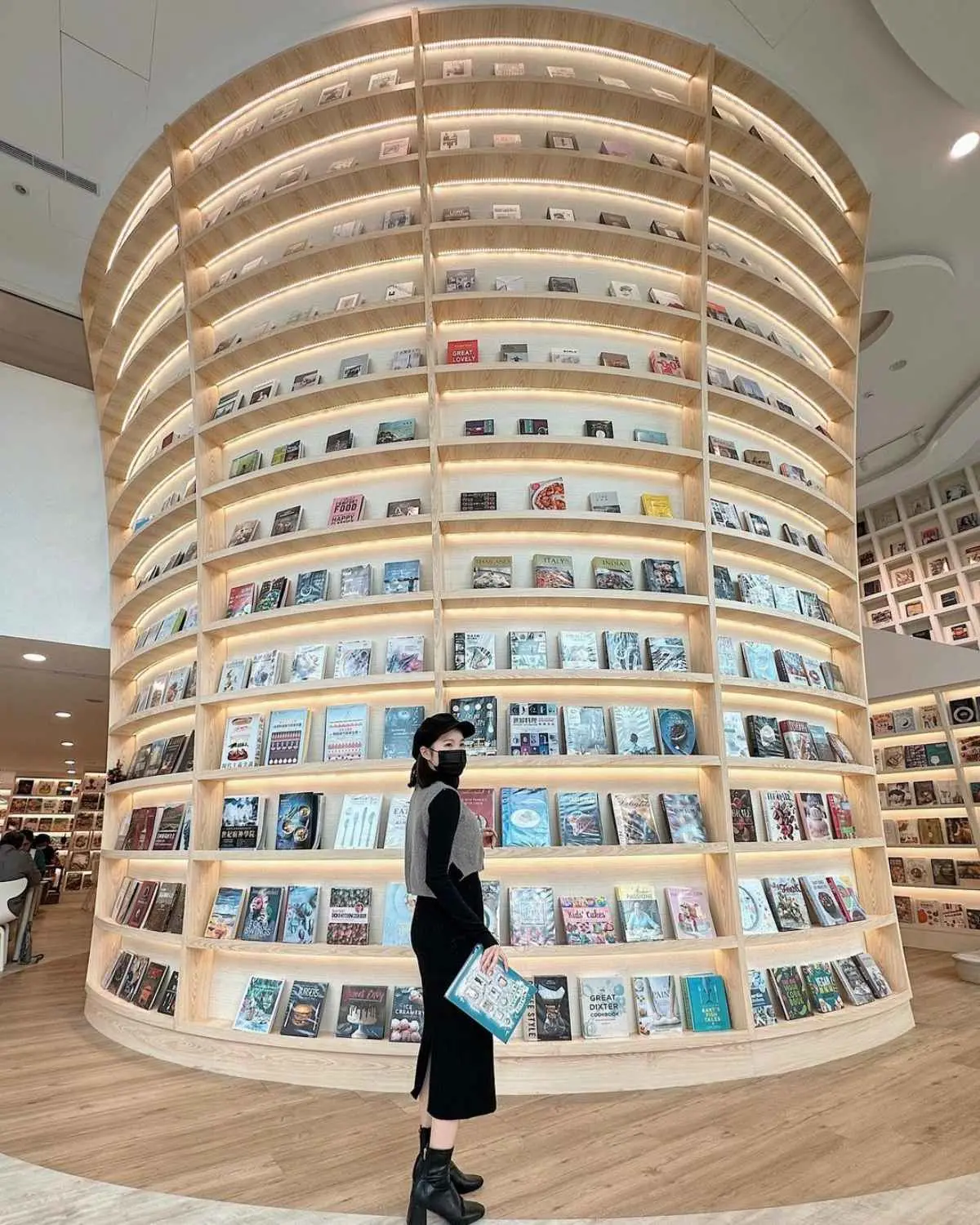 飲料暢飲、不限時看書看到飽！「淡水最美書店」100元待整天，週末放空首選