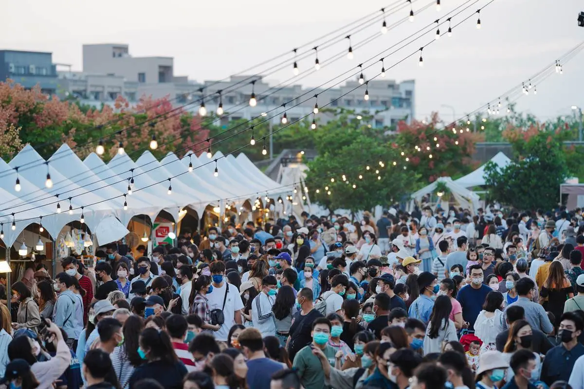 「全台最大戶外音樂節」在高雄!逛爆450家跨國市集,35組超強卡司一次看 「全台最大戶外音樂節」在高雄!逛爆450家跨國市集,35組超強卡司一次看