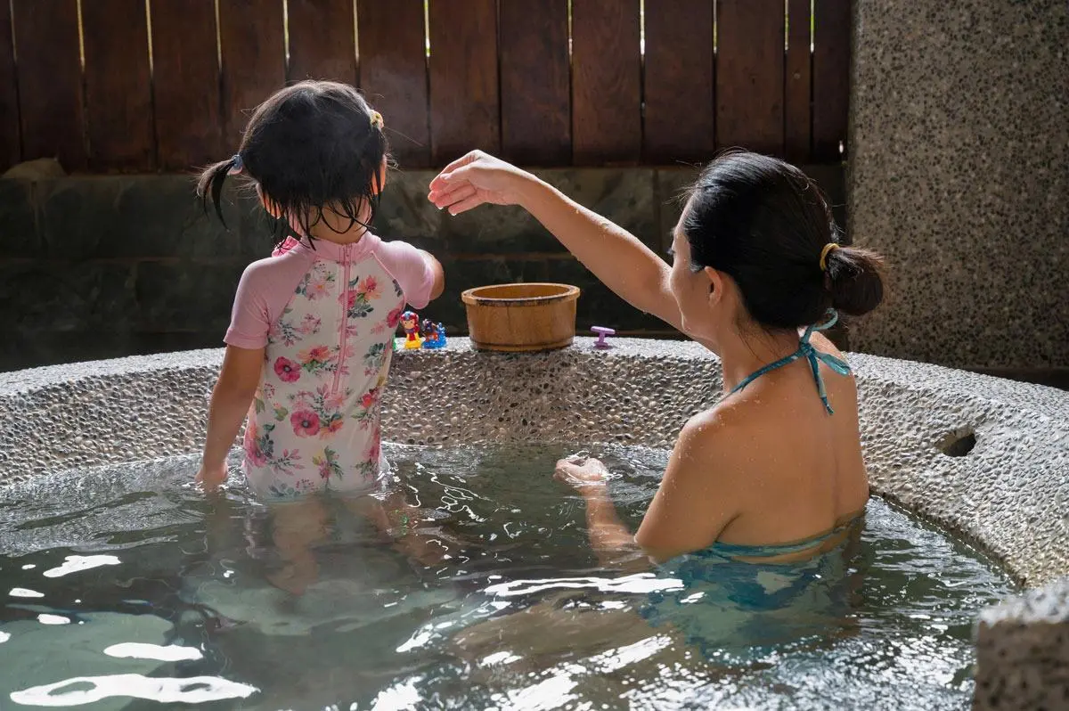 宛如世外桃源！新竹尖石９大私房景點：森林瀑布、透明天空步道、半露天湯屋