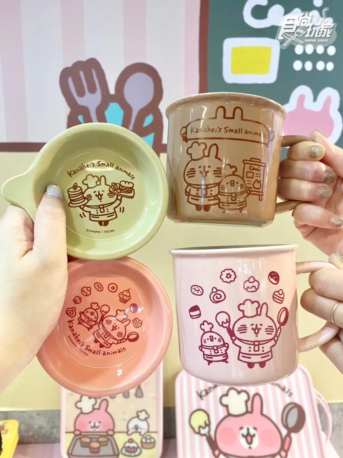 P助、兔兔cos小廚師萌翻!「卡娜赫拉的小動物」快閃店打卡點、新周邊直擊 P助、兔兔cos小廚師萌翻!「卡娜赫拉的小動物」快閃店打卡點、新周邊直擊