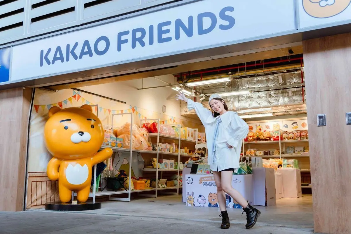 萊恩、春植占領台中車站!「KAKAO聖誕快閃展」打卡點萌翻,滿額送限定周邊 萊恩、春植占領台中車站!「KAKAO聖誕快閃展」打卡點萌翻,滿額送限定周邊