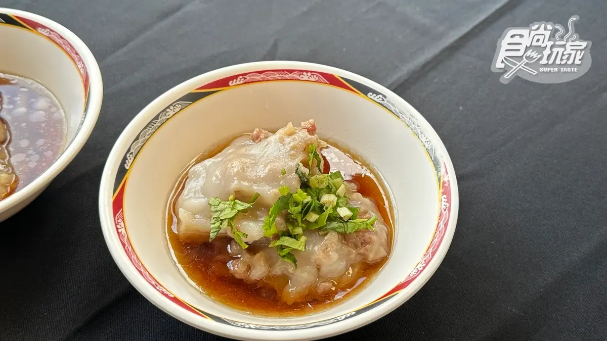 屏東肉圓推薦6家!屏東市、潮州、東港必吃老店,清蒸油炸雙吃攻略 「原味肉圓」淋上蒜泥是推薦吃法。