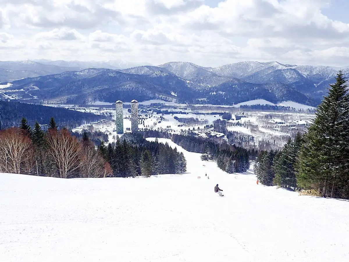 玩雪、泡湯、美食全包!日本「星野滑雪度假村」,霧冰絕景網列「此生必看」 玩雪、泡湯、美食全包!日本「星野滑雪度假村」,霧冰絕景網列「此生必看」