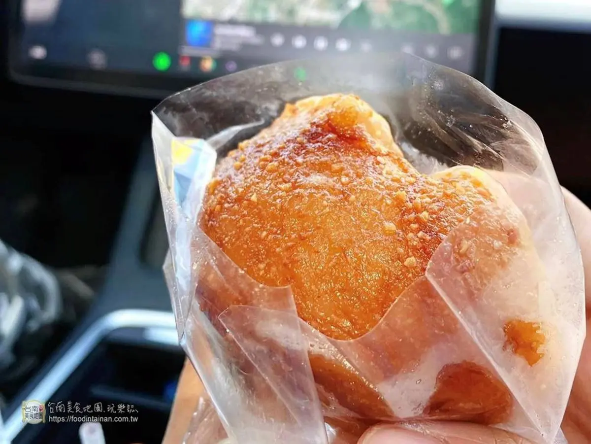 市場百年「煎甜粿」冬季開賣！３片50元在地人超愛，焦香帶Q沾花生粉最對味