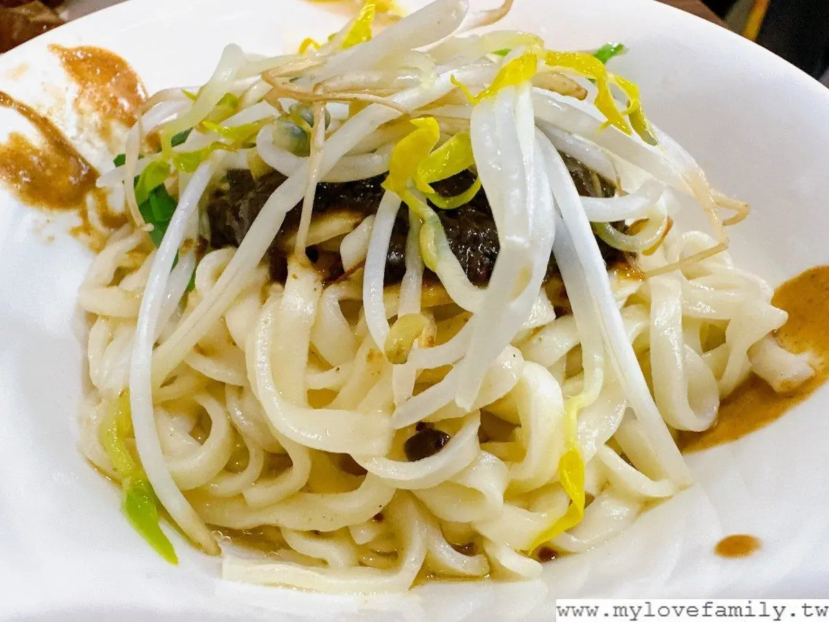 通通經典老字號！延三夜市10必吃：30元高麗菜飯、台北最強豬腳、必比登推薦