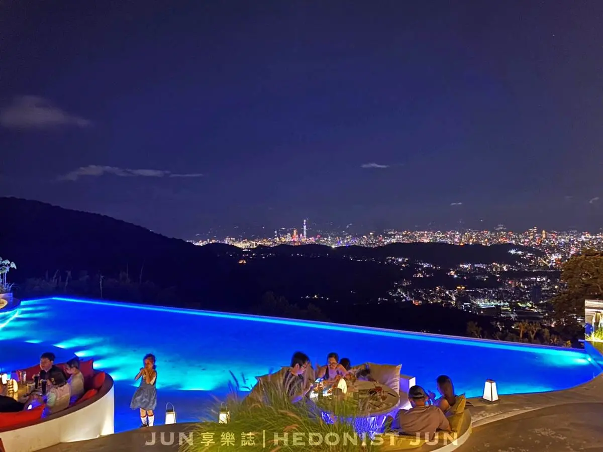 白天夜晚都美爆!陽明山9家打卡景觀餐廳:夜景第一排、森林系玻璃屋 台北夜景餐廳1|THE TOP 屋頂上:台北最浪漫的夜景聖地