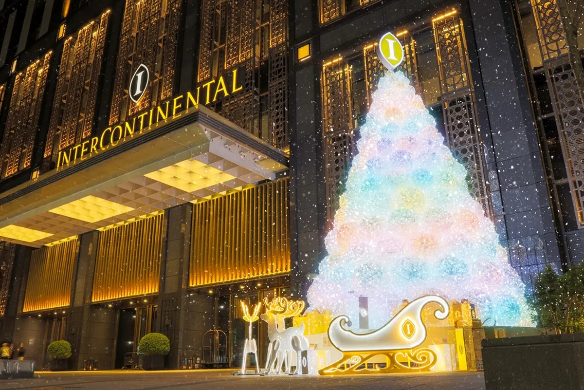 8公尺「棉花糖聖誕樹」降臨高雄!整座酒店變身飄雪耶誕城,還不揪人拍爆 8公尺「棉花糖聖誕樹」降臨高雄!整座酒店變身飄雪耶誕城,還不揪人拍爆