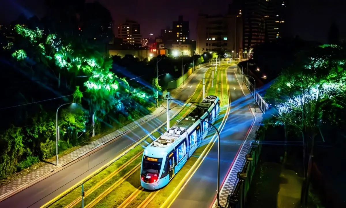 安坑輕軌光影列車秀「這2天」限時登場!全長23分鐘免費拍爆,再逛文創市集 安坑輕軌光影列車秀「這2天」限時登場!全長23分鐘免費拍爆,再逛文創市集