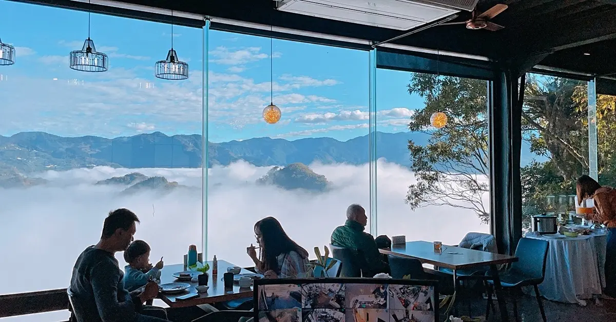雲瀑陪你吃早餐!阿里山老茶廠變身歐風民宿,躺床就能看雲海日出 雲瀑陪你吃早餐!阿里山老茶廠變身歐風民宿,躺床就能看雲海日出