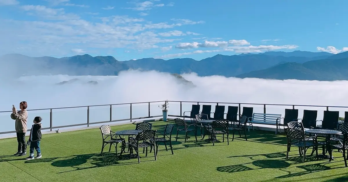 雲瀑陪你吃早餐!阿里山老茶廠變身歐風民宿,躺床就能看雲海日出 雲瀑陪你吃早餐!阿里山老茶廠變身歐風民宿,躺床就能看雲海日出
