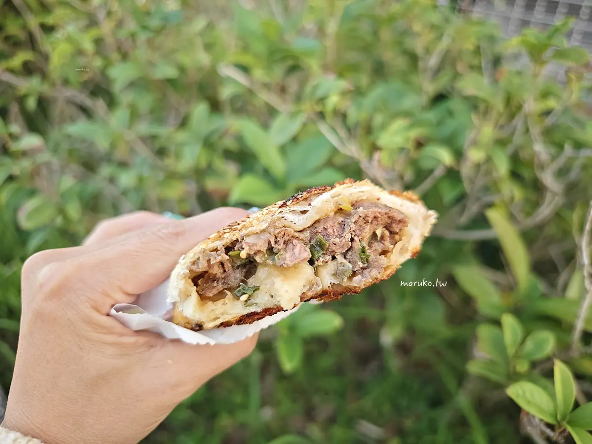 南港展覽館美食推薦12家!南港LaLaport順遊吃,巨無霸水餃小吃、薑母鴨火鍋元祖 南港展覽館美食「小吃」推薦「老張燒餅店」招牌胡椒餅超酥脆。