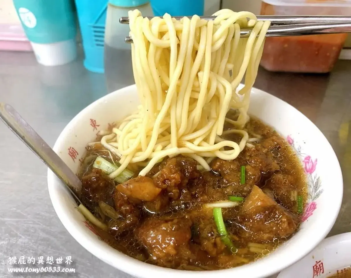 老台中人才懂!廟東夜市9攤必吃:門神菱角酥、老字號芋泥捲、古早味肉圓 老台中人才懂!廟東夜市9攤必吃:門神菱角酥、老字號芋泥捲、古早味肉圓
