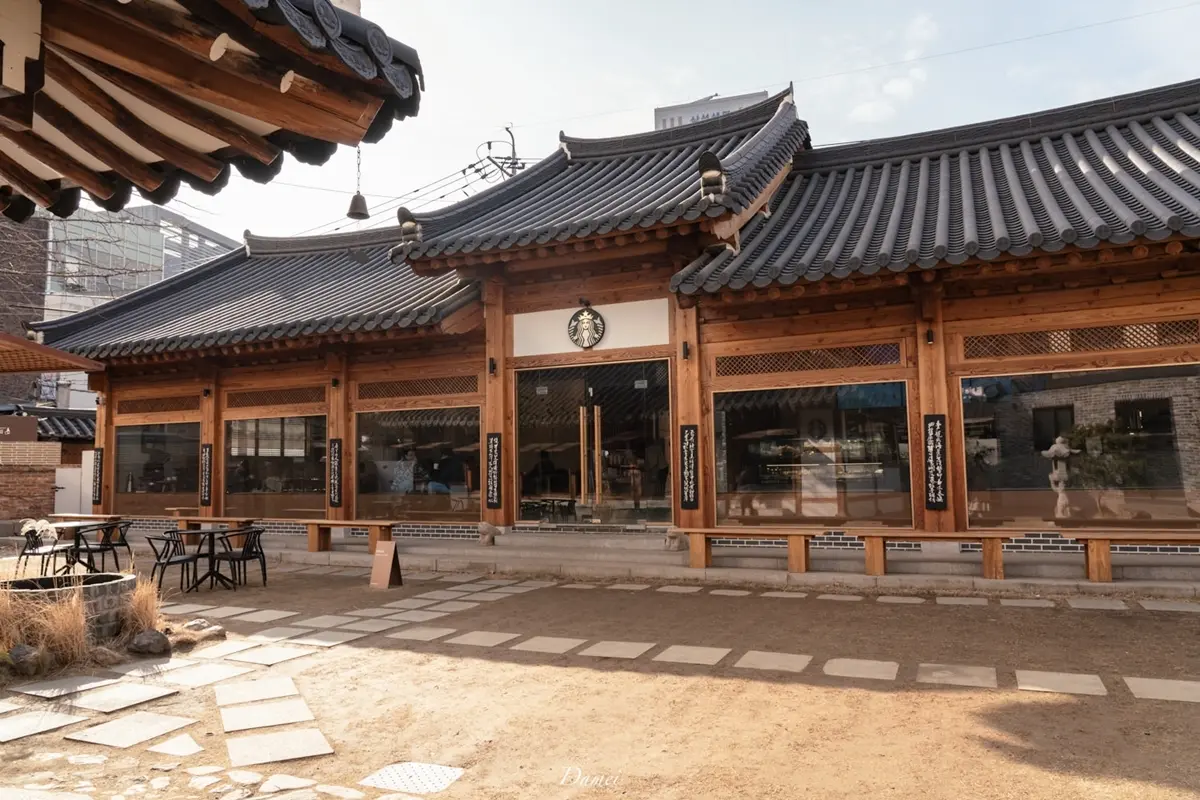 別只去首爾、釜山!首間「百年韓屋星巴克」藏這,必拍絕美窗邊座位秒變歐膩 別只去首爾、釜山!首間「百年韓屋星巴克」藏這,必拍絕美窗邊座位秒變歐膩
