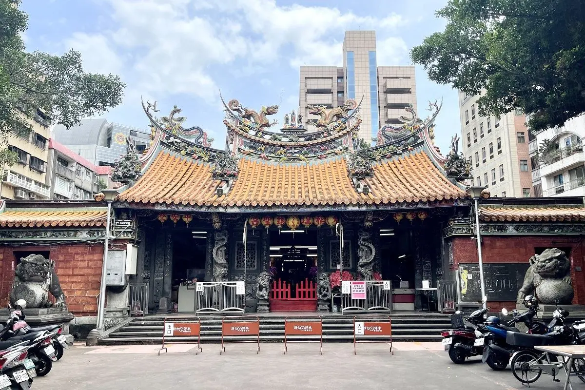 廟口榕樹下開吃！大稻埕慈聖宮５攤老店美食：台北３大鹹粥、銷魂白煮豬腳