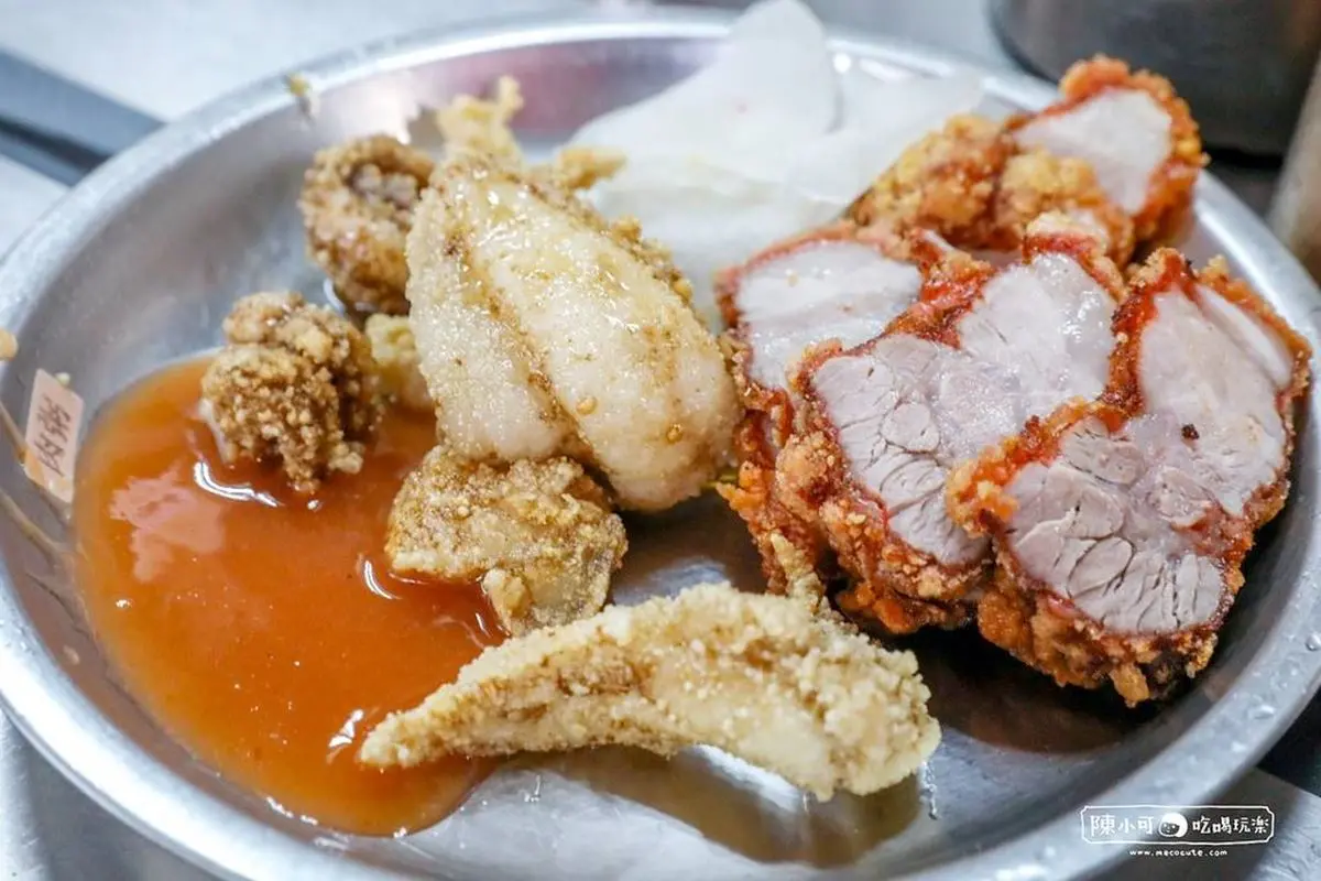廟口榕樹下開吃！大稻埕慈聖宮５攤老店美食：台北３大鹹粥、銷魂白煮豬腳