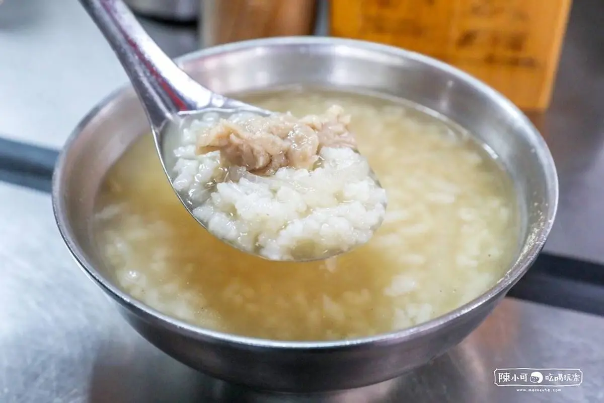 廟口榕樹下開吃！大稻埕慈聖宮５攤老店美食：台北３大鹹粥、銷魂白煮豬腳